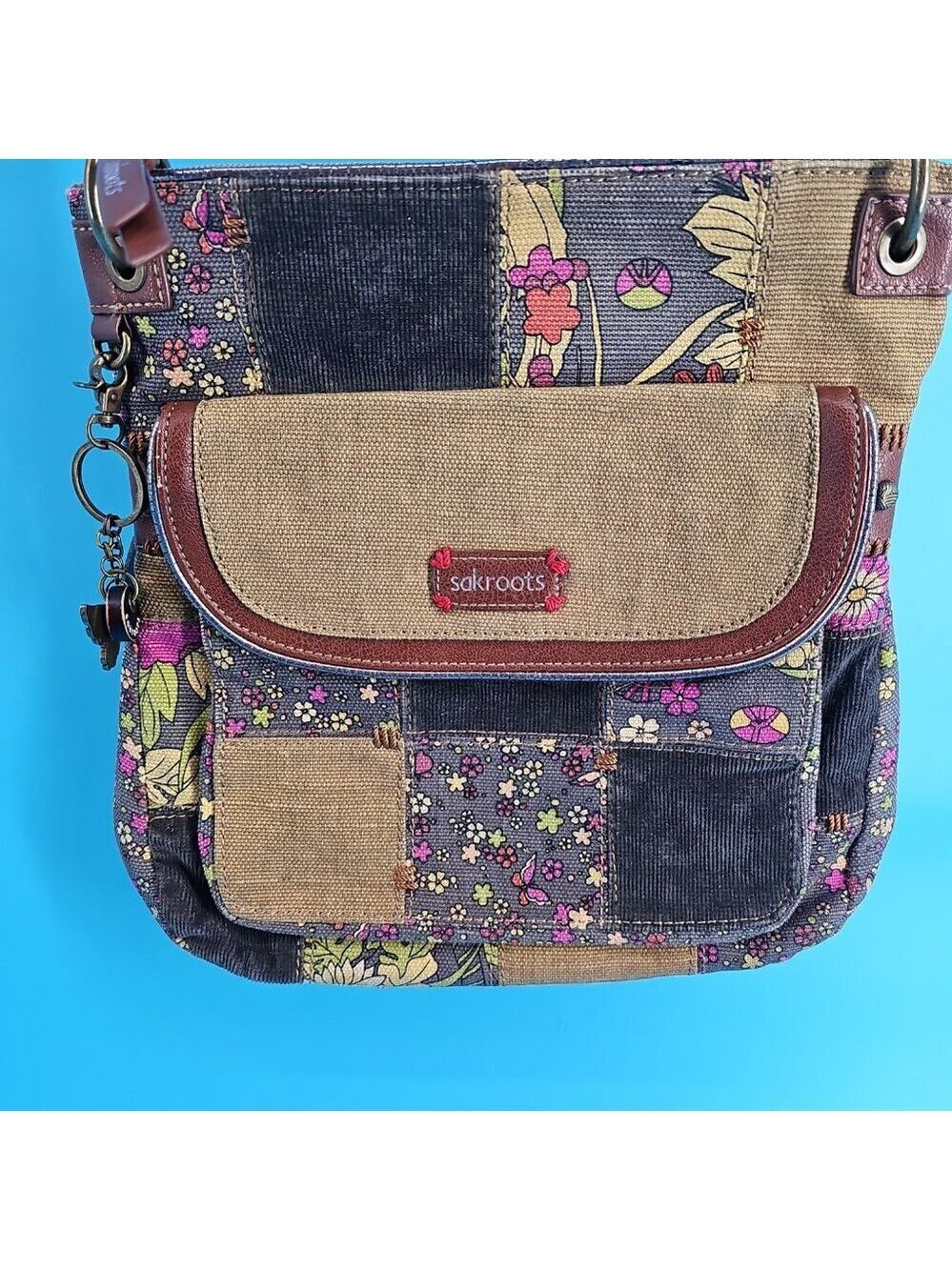 🌿 Sakroots Patchwork Canvas & Leather Crossbody - Picture 3 of 15